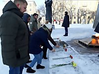 Гости молодежного фестиваля возложили цветы к памятным монументам Архангельска